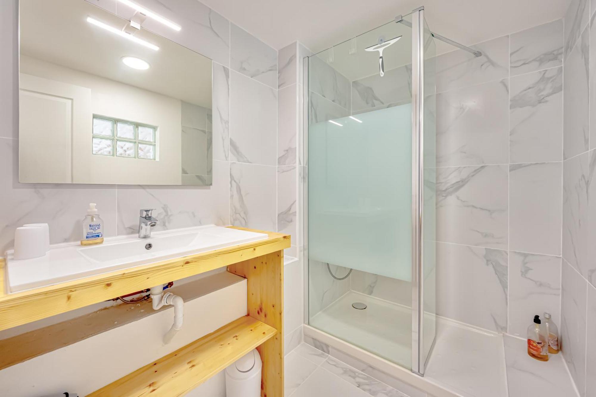 Grand T2 Clim & Wifi En Rez De Proche Appartement Hyères